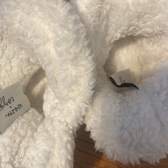 Fuzzy bootie slippers in gray and white size 7 - Picture 6 of 8